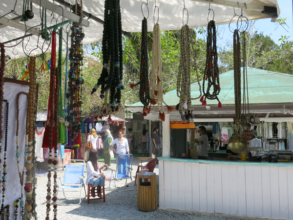 Compras muy originales en Ibiza: los mercadillos hippies y artesanales