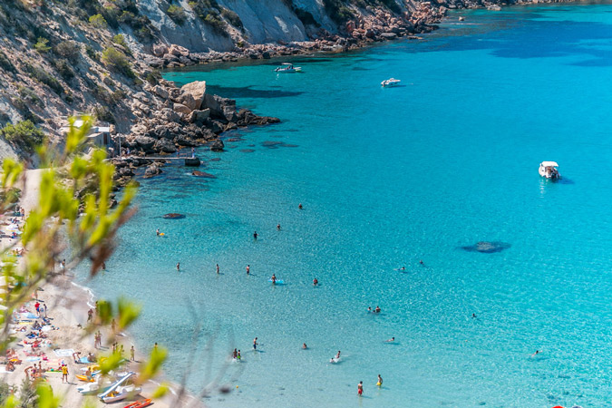 Una hamaca, sol y un chapuzón en las playas de Sant Josep – Ibiza